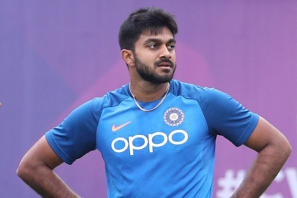 RCB vs SRH: मार्श का ओवर पूरा करने पहुंचे विजय शंकर हुए ट्रोल, पहली गेंद पर दिये 10 रन