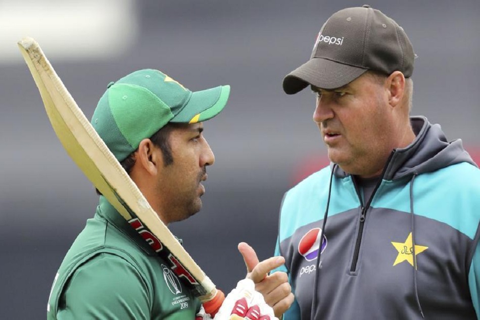 कप्तान के तौर पर सरफराज की छुट्टी चाहते हैं कोच मिकी आर्थर, अपने लिए रखी ये मांग