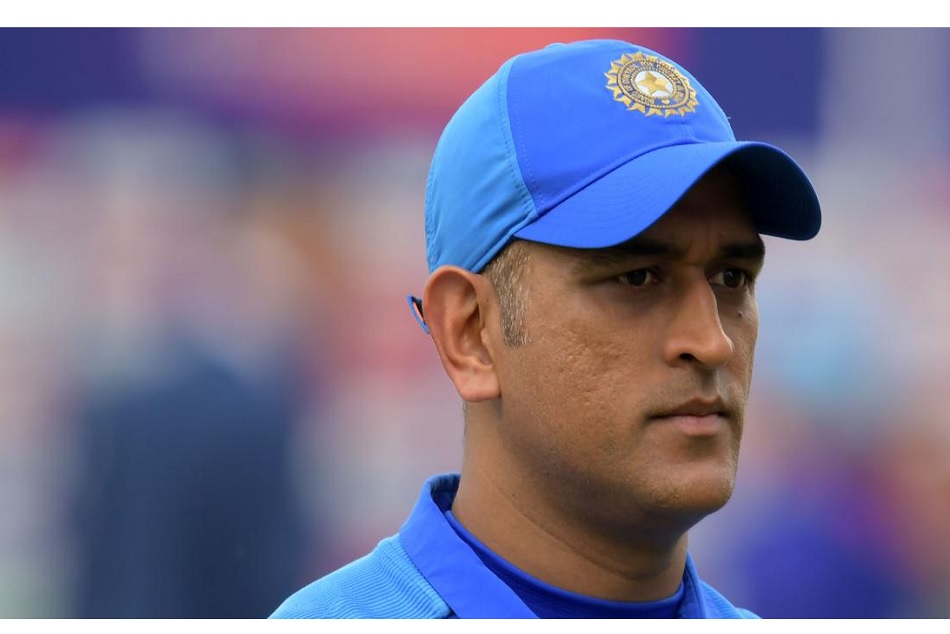 दिग्गज विकेटकीपर ने दिया बयान- धोनी को अकेला छोड़ दो, उनको टीम में बने रहना होगा