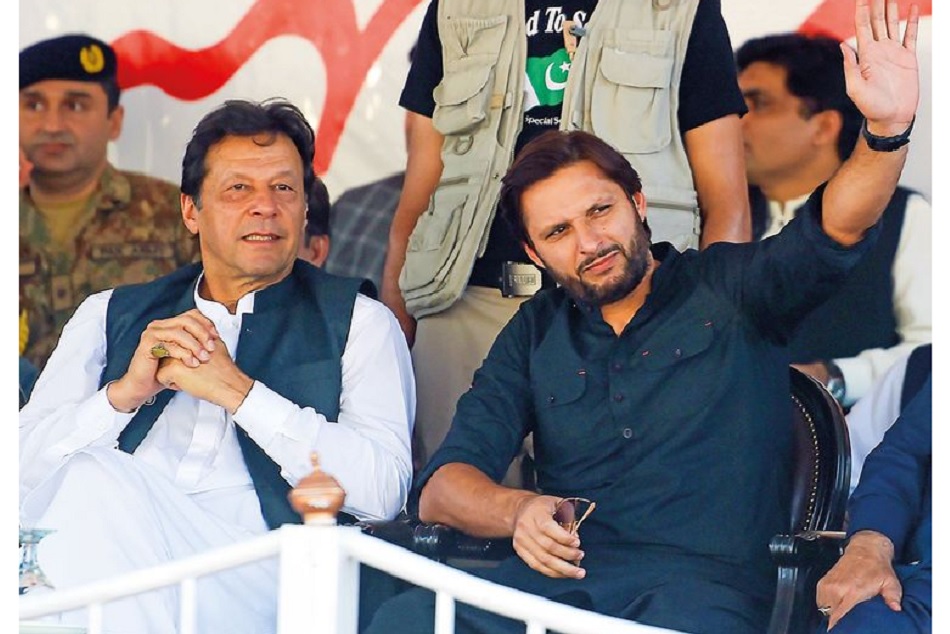 इमरान खान के मंच में आक्रामक हुए अफरीदी के तेवर, कही भड़काऊ बात, VIDEO