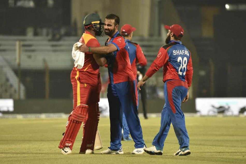 करियर के आखिरी मैच में मसाकद्जा ने खेली रिकॉर्ड पारी, मैच जिताकर लिया संन्यास