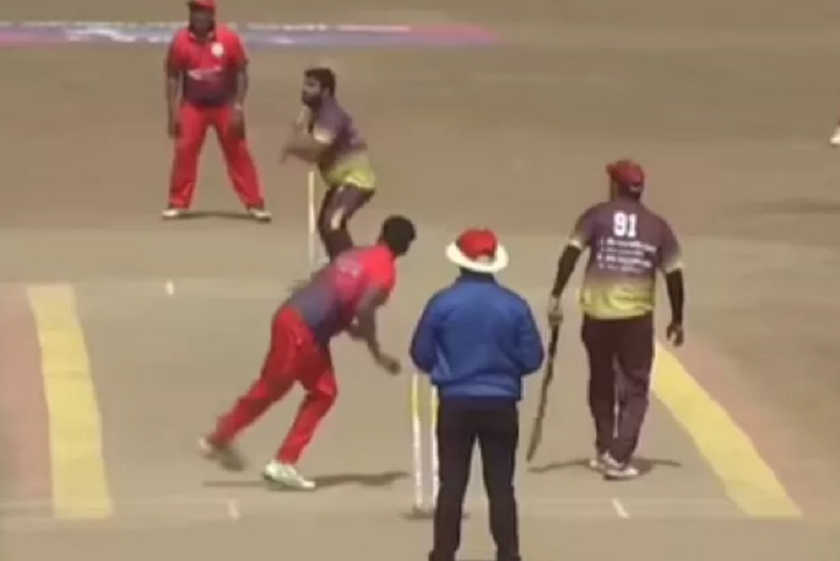 VIDEO : नहीं देखी होगी ऐसी अजीबोगरीब गेंदबाजी, वाइड गेंद पहुंची सीधी बाउंड्री के पार