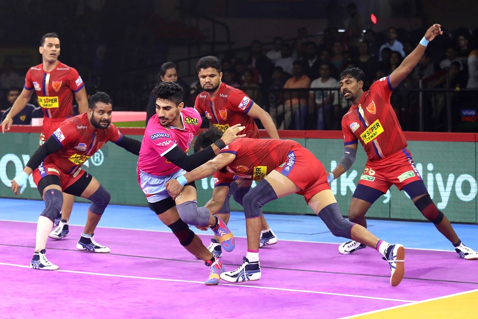 नवीन कुमार ने किया शानदार प्रदर्शन, दबंग दिल्ली ने 2 अंक से जीता मैच