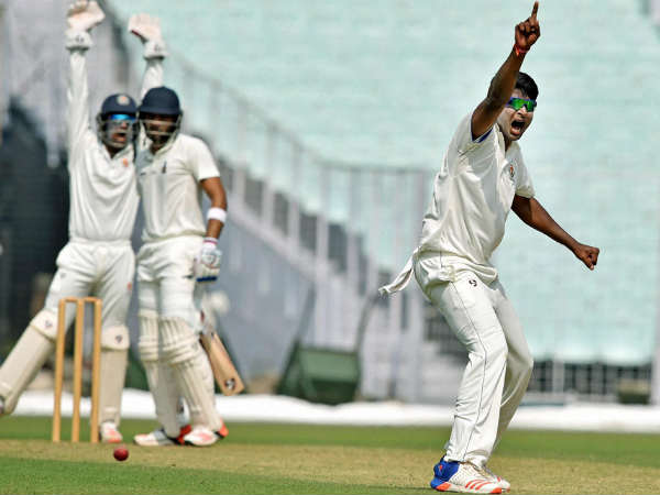 गौतम का 'पंजा', कर्नाटक की विशाल जीत