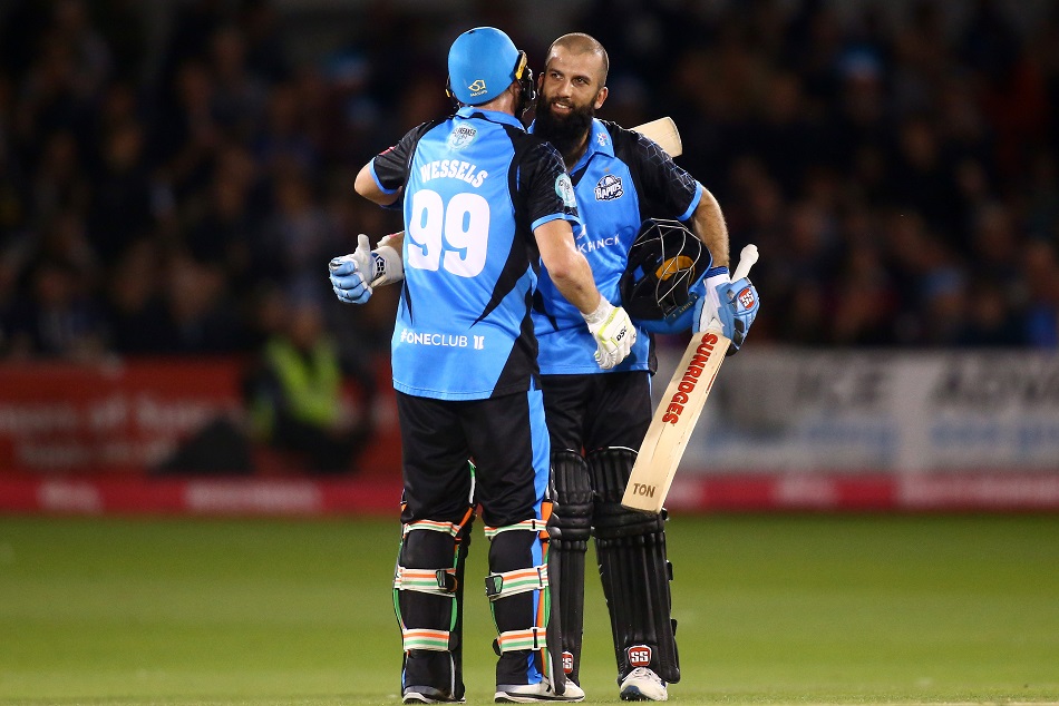 T-20 : मोईन अली ने महज इतनी गेंदों में ही लगा दिया शतक, जड़े ताबड़तोड़ 11 छक्के