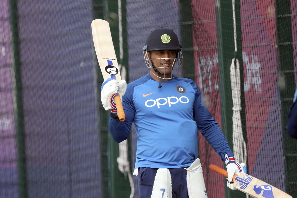 भारत की सबसे प्रशंसित खेल हस्ती बने महेंद्र सिंह धोनी, कोहली और सचिन को पछाड़ा