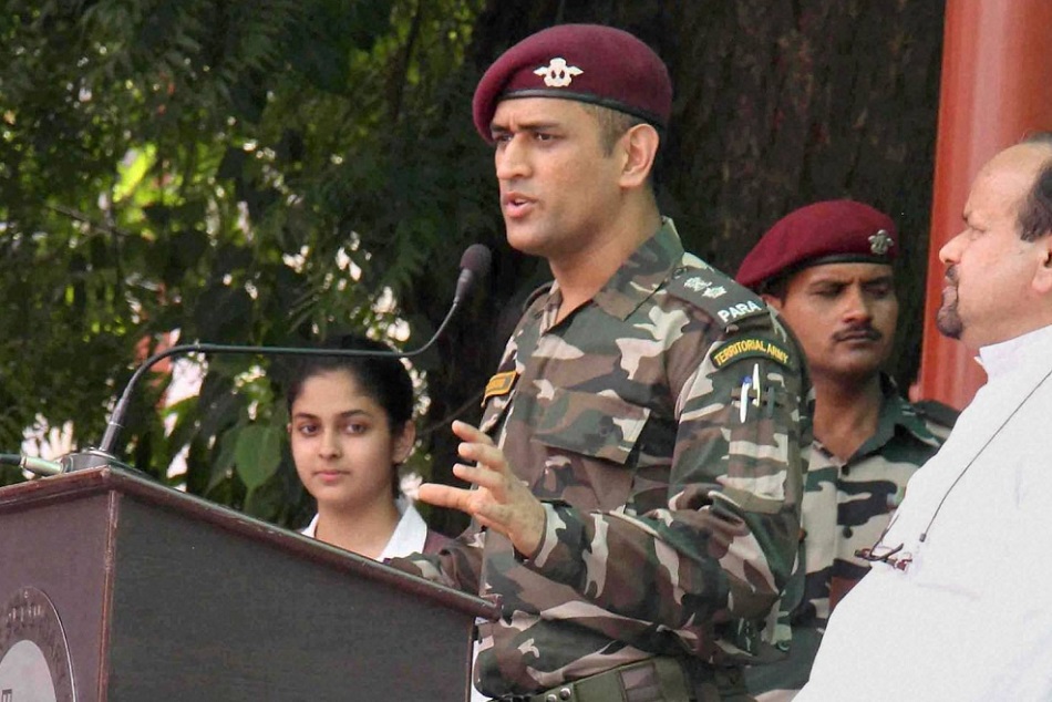 धोनी के बाद अब ये क्रिकेटर आर्मी के साथ काम करता हुआ आएगा नजर