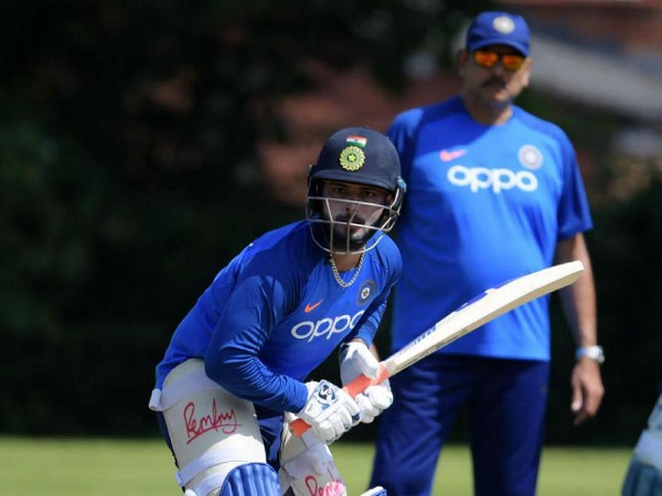 टेस्ट में साहा भी शामिल