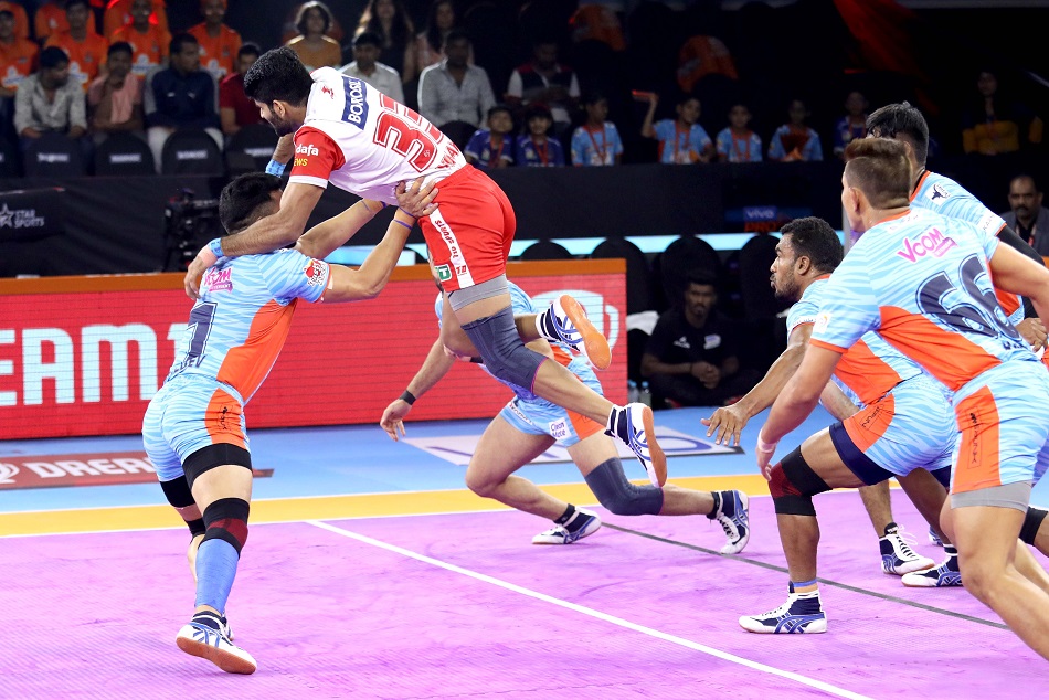 प्रो कबड्डी लीग 2019 : बंगाल ने हरियाणा को हराकर प्लेऑफ में लगभग जगह की पक्की