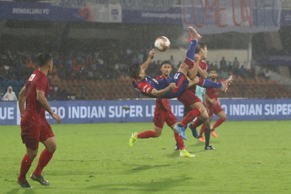 आईएसएल-6 : नॉर्थईस्ट युनाइटेड एफसी ने बेंगलुरू को अंक बांटने पर मजबूर किया