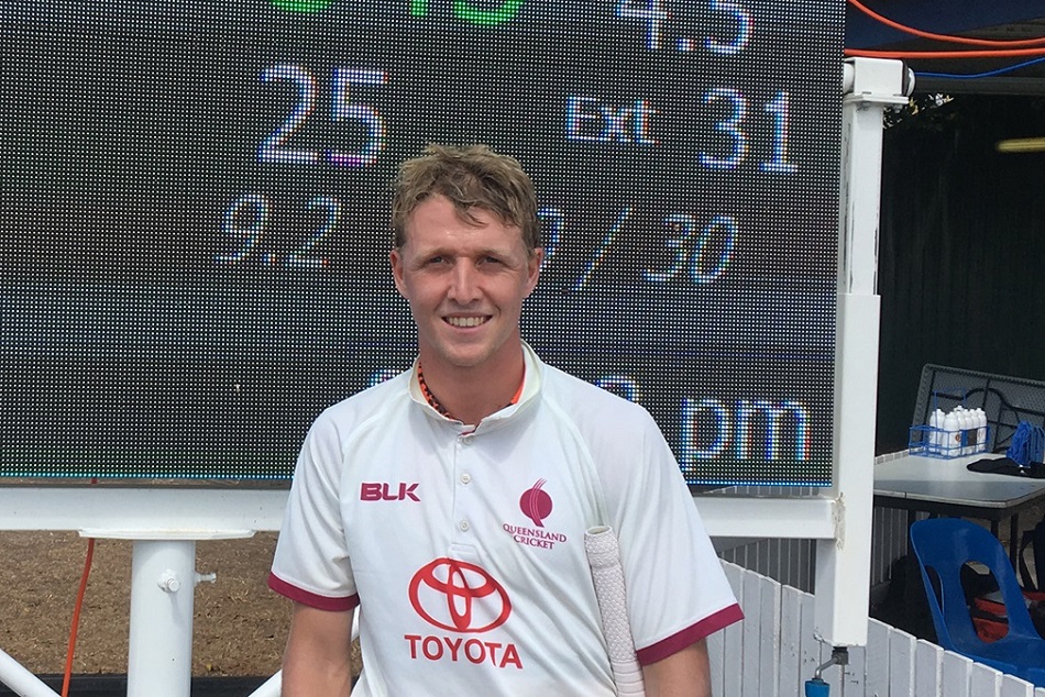 45 चाैके लगाकर इस बल्लेबाज ने ठोका तीहरा शतक, बना नया रिकाॅर्ड