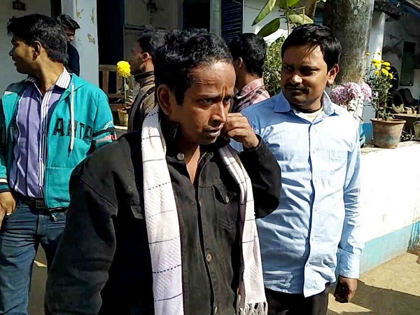 हाथ पर बनवाया था सारा के नाम का टैटू