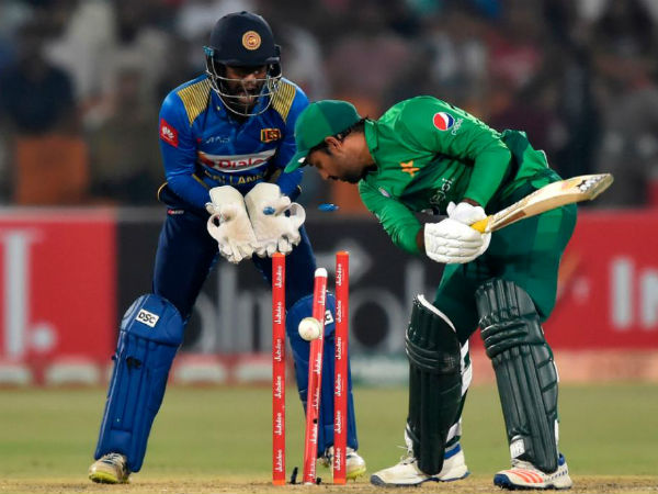 कप्तान सरफराज भी नहीं लगा पाये पाकिस्तान की नैया पार