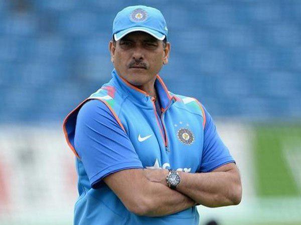 युवा खिलाड़ियों को प्रेरणा देते हैं धोनी