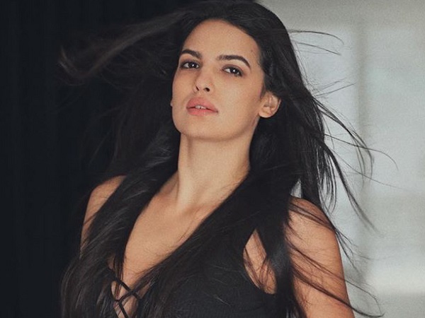 काैन है ये माॅडल 