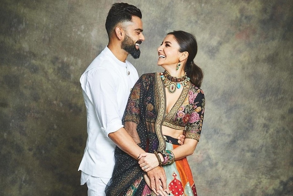 अनुष्का संग रोमांटिक होकर कोहली ने शेयर की तस्वीरें, फैंस को दिया खास मैसेज