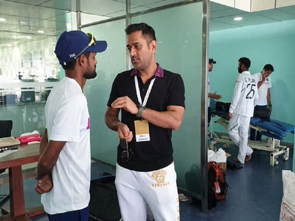 डे-नाइट टेस्ट का हिस्सा बन सकते हैं धोनी