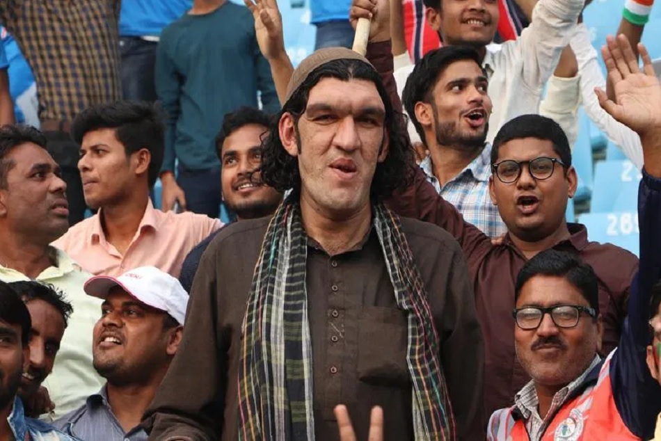 8 फुट लंबे अफगान फैन को लखनऊ में नहीं मिली रहने की जगह, पहुंचा पुलिस के पास