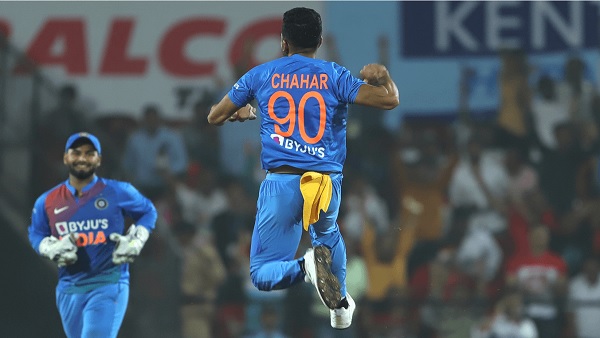 धोनी की पारखी नजरों ने चाहर को आगे निखारा