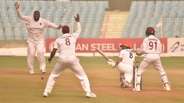 करियर का दूसरा ही टेस्ट खेल रहे हैं-