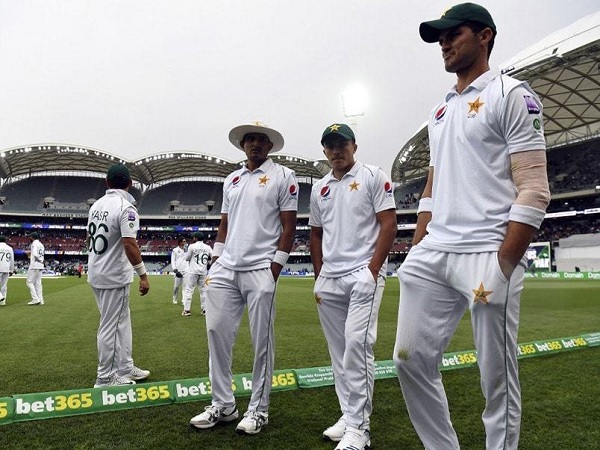 शानदार गेंदबाजी पर फील्डिंग बेहद लचर-