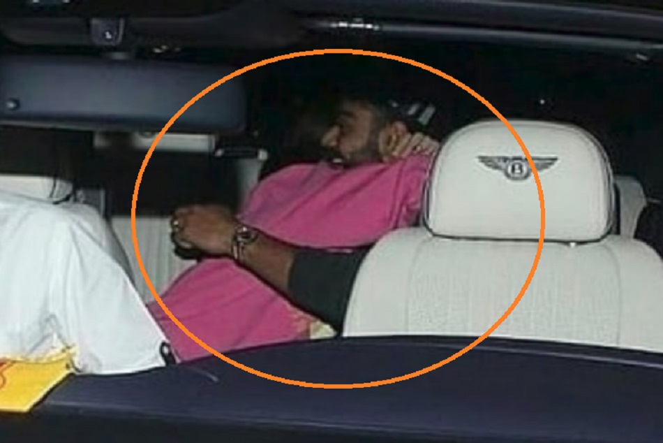 कोहली को मुंबई एयरपोर्ट पर लेने पहुंची अनुष्का, देखते ही लगा लिया गले