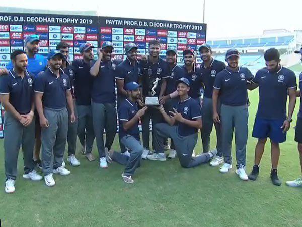 Deodhar Trophy: फाइनल मैच में चमके केदार जाधव-शाहबाज नदीम, इंडिया बी ने जीता खिताब