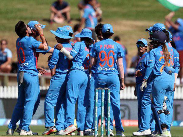 2nd T20, IND vs WI: जारी है शैफाली की तूफानी पारी, दीप्ती ने लगाया विकेटों का चौका, भारत जीता