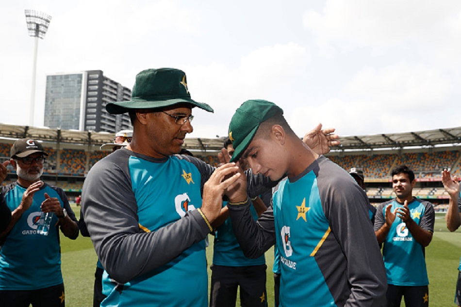 Test : डेब्यू करते ही नसीम शाह ने तोड़ा 66 साल पुराना रिकाॅर्ड, कैप पहनकर हुए थे भावुक