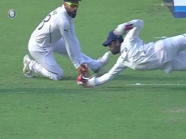 रोहित ने लपका कैच