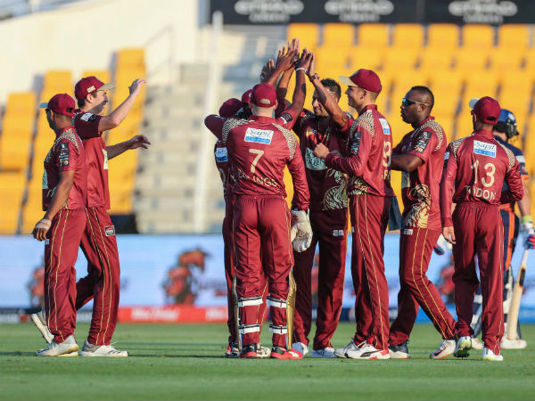 दासुन शनाका ने संभाली पारी, 19 गेंद में ठोंके 37 रन