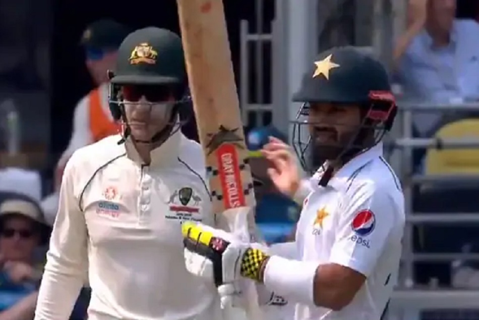 VIDEO : टिम पेन ने किया रिजवान को शर्मिंदा, कहा- सरफराज इन गेंदों पर चौका जड़ देता