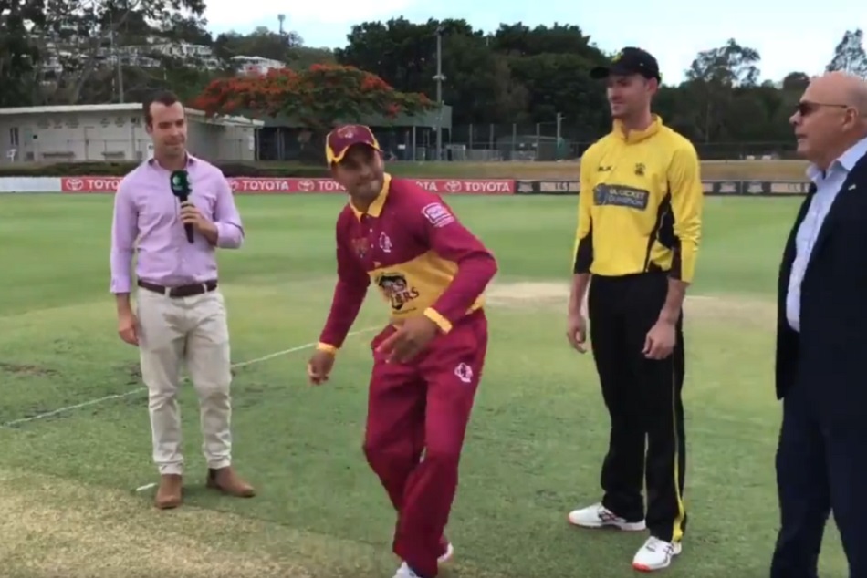 उस्मान ख्वाजा ने अनोखे तरीके से किया टाॅस, कुछ इस तरह उछाला गया सिक्का