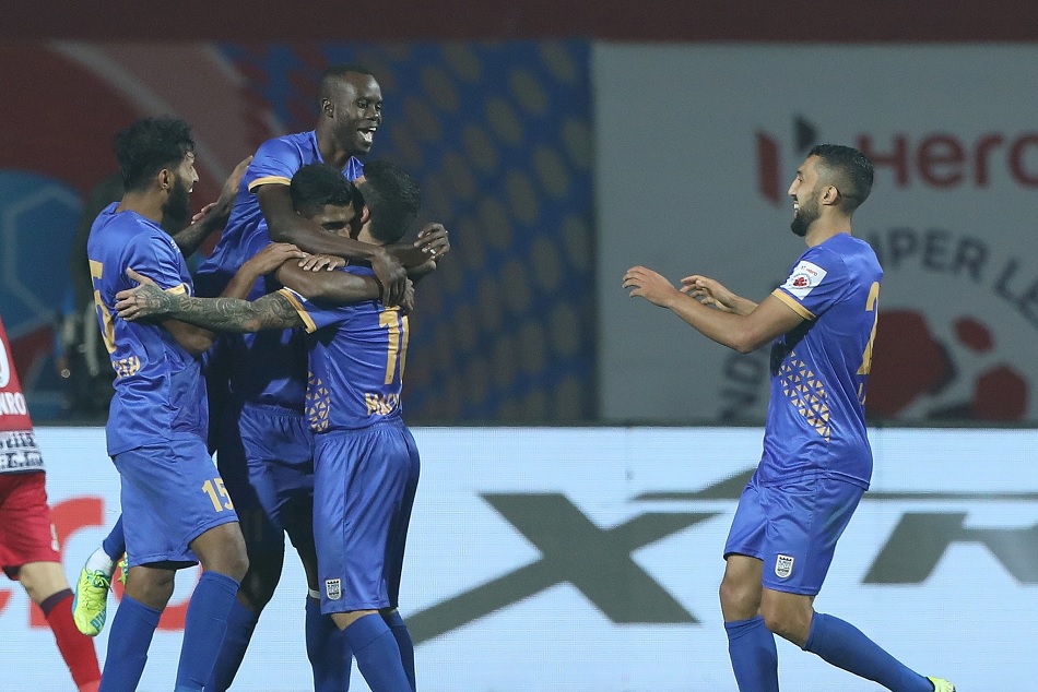 ISL 6 : रेनियर फर्नांडिस के शानदार गोल के दम पर मुम्बई ने जमशेदपुर को 2-1 से हराया