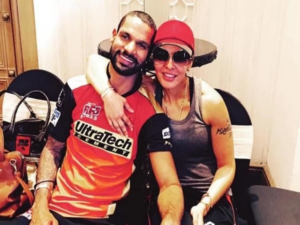 भज्जी ने कराया आयशा से परिचय-