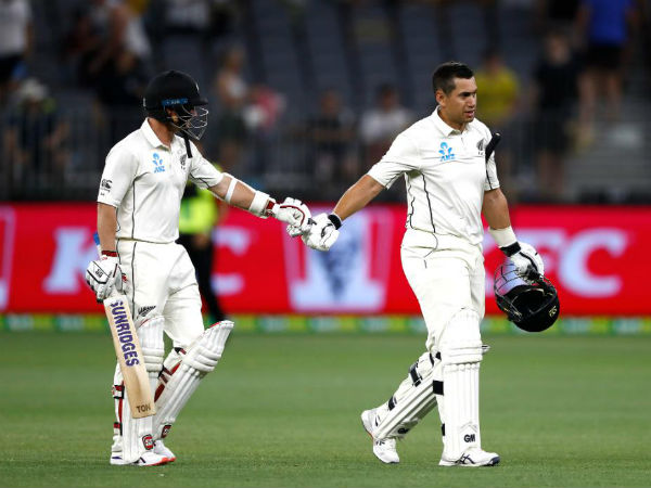 पिंक बॉल टेस्ट में खेला जा रहा है मैच