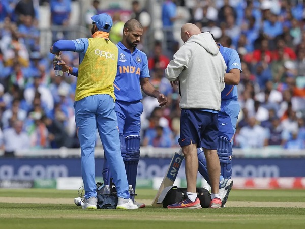 धवन दे चुके हैं झटका