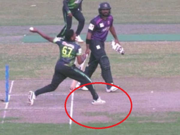 फेंकी बड़ी नो बाॅल