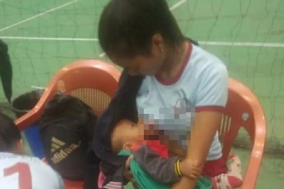 बच्चे को दूध पिलाते हुए महिला खिलाड़ी की तस्वीर वायरल, खेल मंत्री ने की इनाम देने की घोषणा