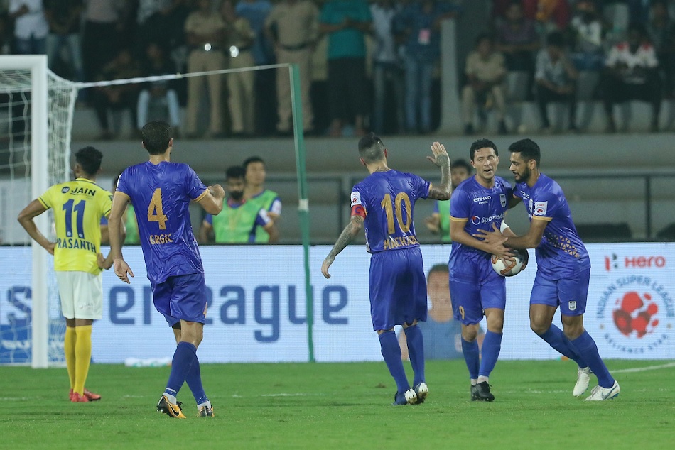 ISL-6 : मुंबई और केरला ब्लास्टर्स ने खेला रोमांचक ड्रॉ, जानें अंक तालिका में अब कहां हैं माैजूद