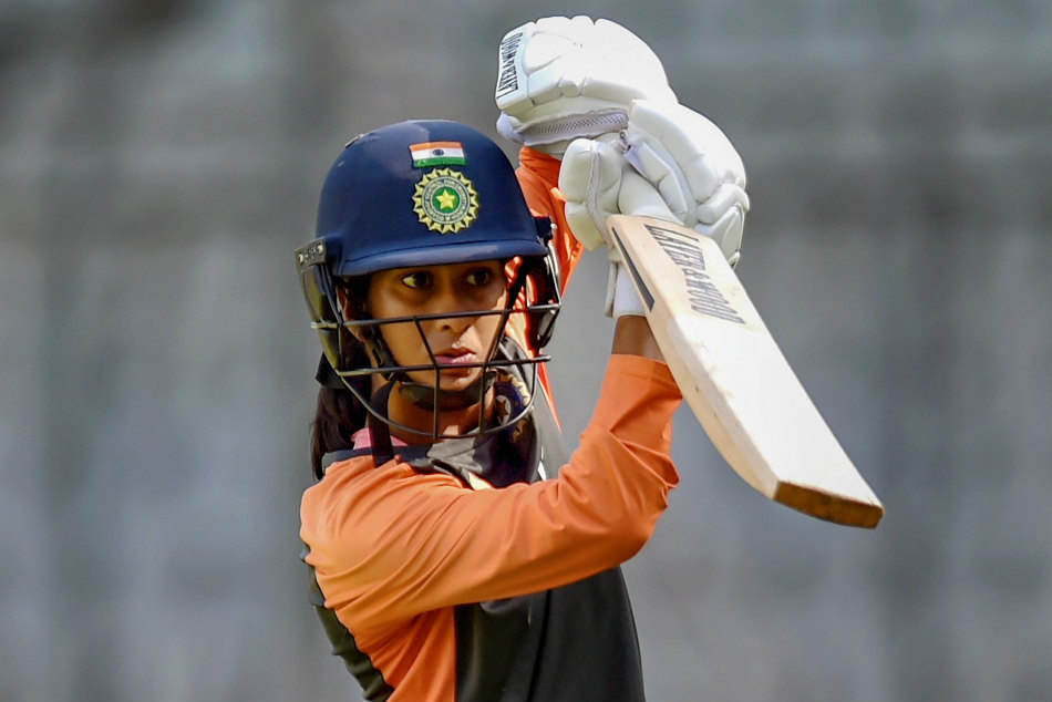 छक्के मारने में साइज बना बाधा तो इस तरकीब को आजमा रही हैं ये बल्लेबाज