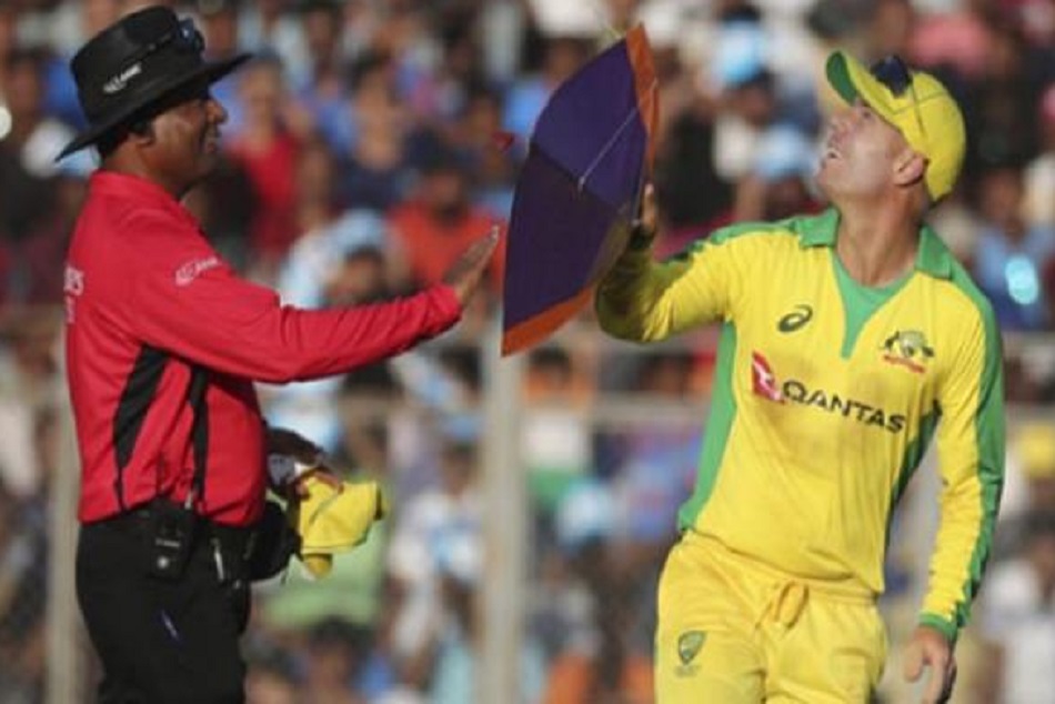 जब कटी पंतग अंपायर को करने लगी परेशान, फिर वाॅर्नर ने किया कुछ ऐसा