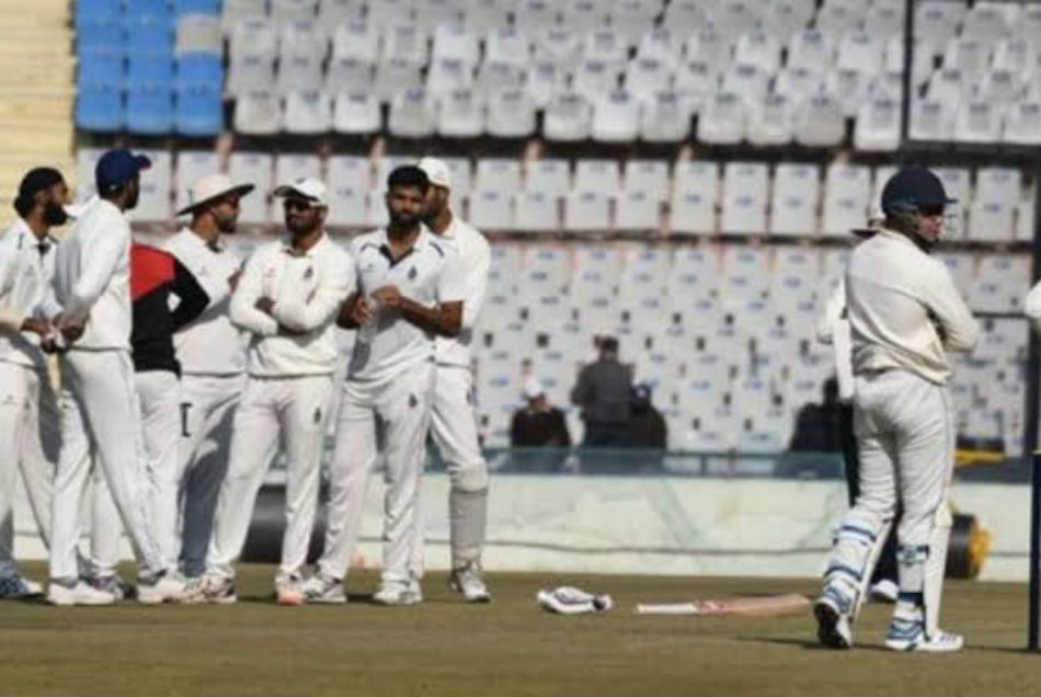 Ranji Trophy: अंपायर को गाली देने पर शुभमन गिल की शिकायत नही करेगी दिल्ली की टीम, जानें क्यों