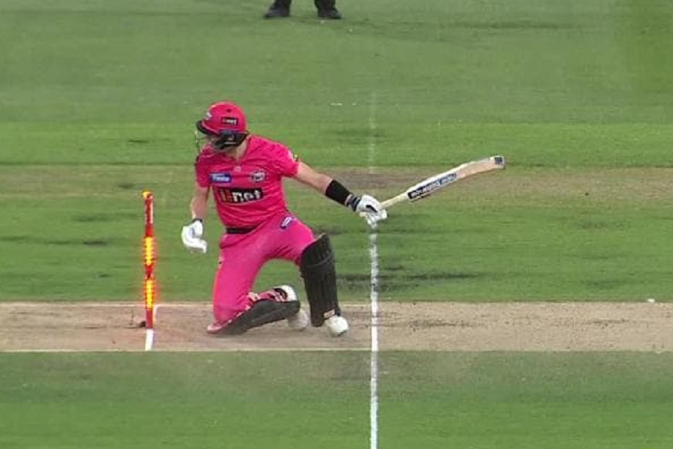 BBL : नीचे गिर गई गिल्ली, फिर भी क्रीज छोड़कर नहीं गए स्टीव स्मिथ