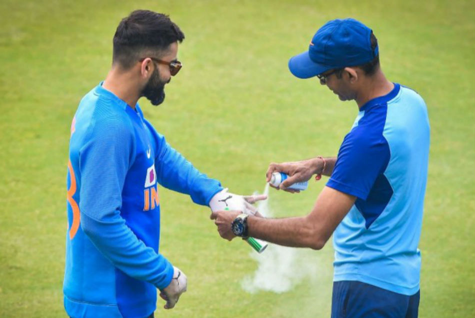 1st T20, IND vs SL: गुवाहाटी टी20 मैच से पहले भारत को लग सकता है बड़ा झटका, विराट कोहली को लगी चोट