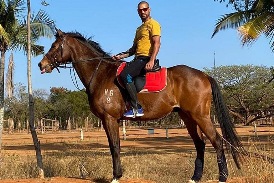 घोड़े पर बैठकर शिखर धवन को याद आया 'गब्बर', पूछा- कितने बाॅलर थे