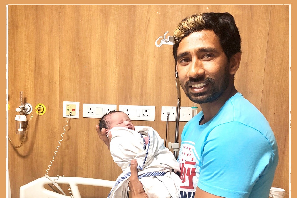 बेटे के पिता बने रिद्धिमान साहा, पत्नी रोमी के साथ शेयर की तस्वीर