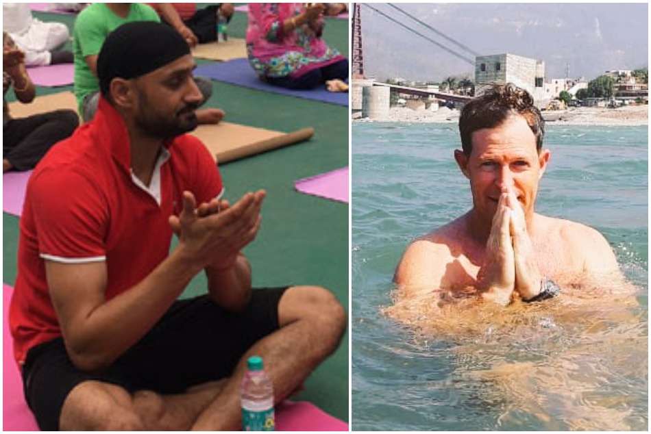 जोंटी रोड्स को गंगा में डुबकी लगाते देख हरभजन सिंह ने किया मजेदार कमेंट