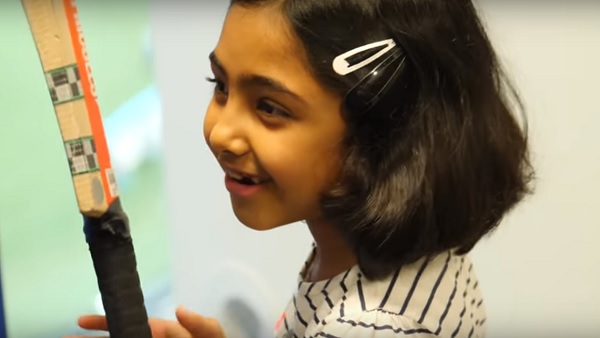 6 साल की तनीषा की ब्रेट ली से मुलाकात-