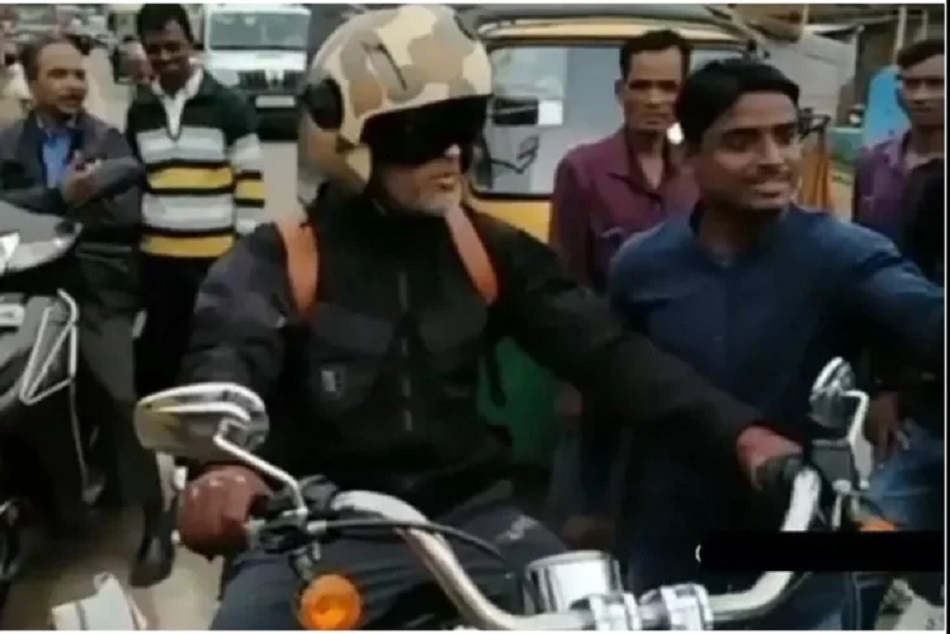 रांची की सड़कों पर बाइक दाैड़ाते नजर आए धोनी, बैडमिंटन में भी आजमाए हाथ